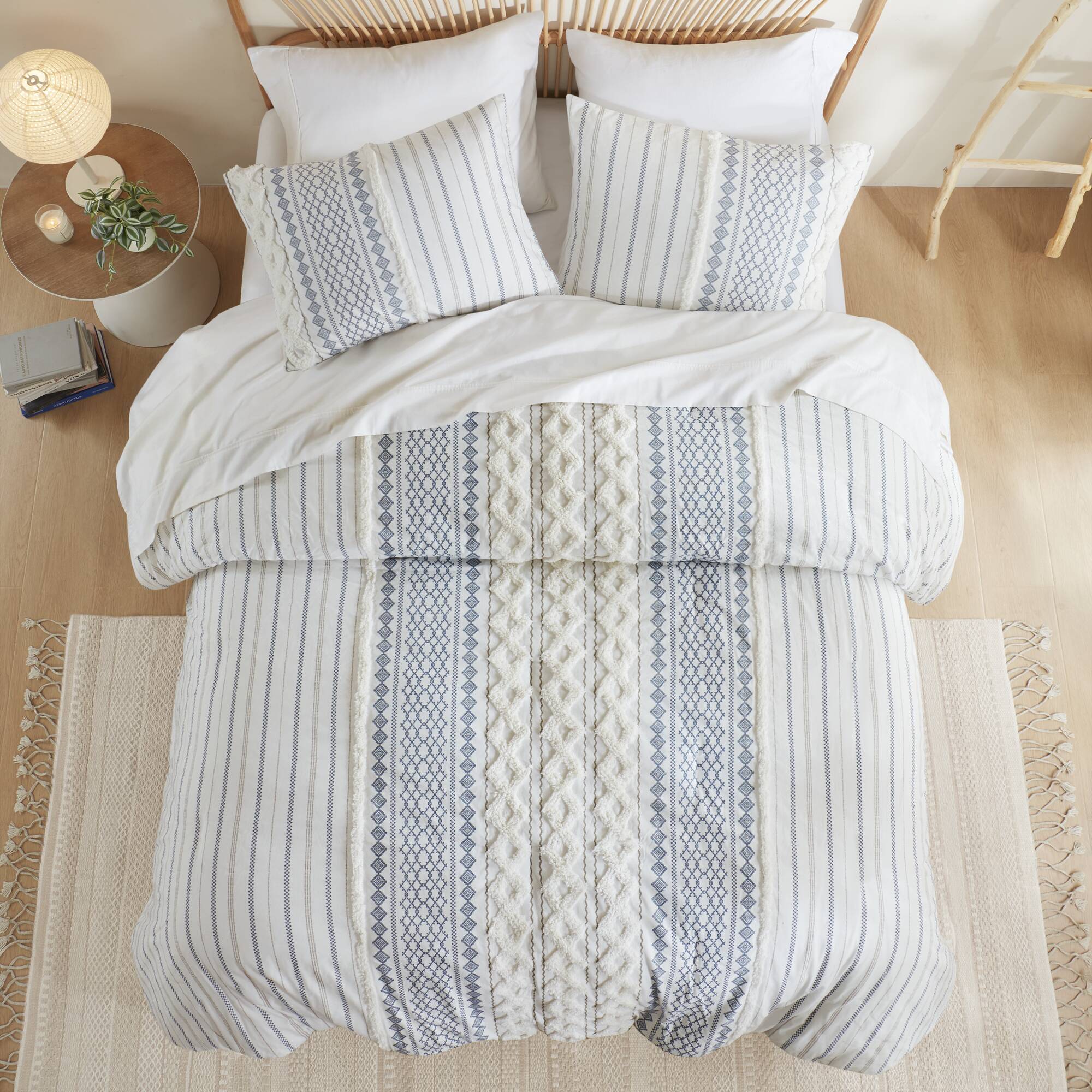 Imani - Cotton Printed Duvet Cover Set With Chenille - White / Navy