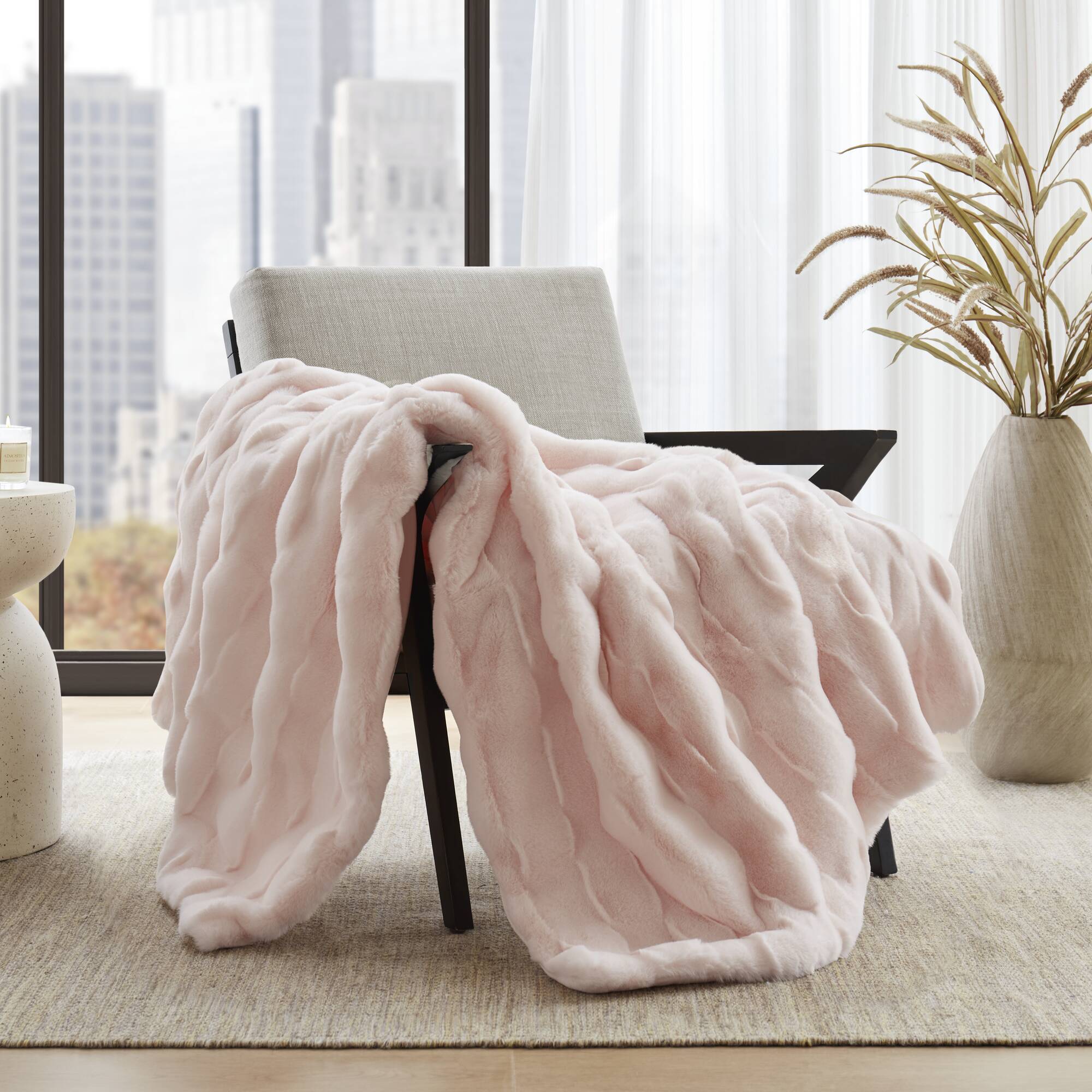 Vivienne - Throw - Pink