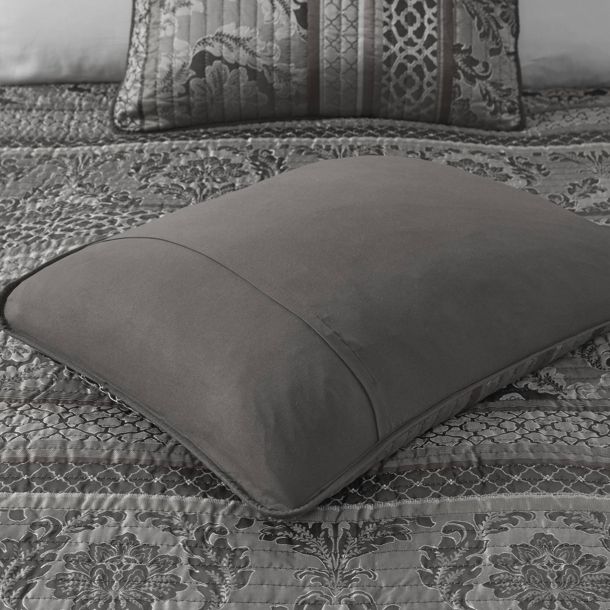 Bellagio - 6 Piece King/California King Quilt Set With Throw Pillows - Gray