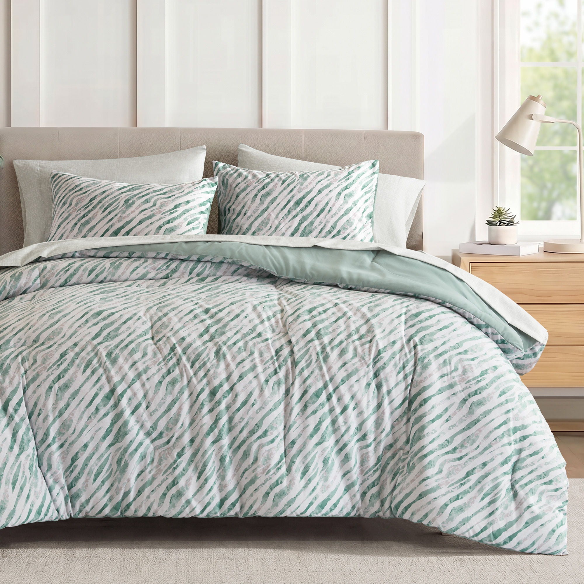 Nixon - 7 Piece Queen Comforter Set - Green / Gray