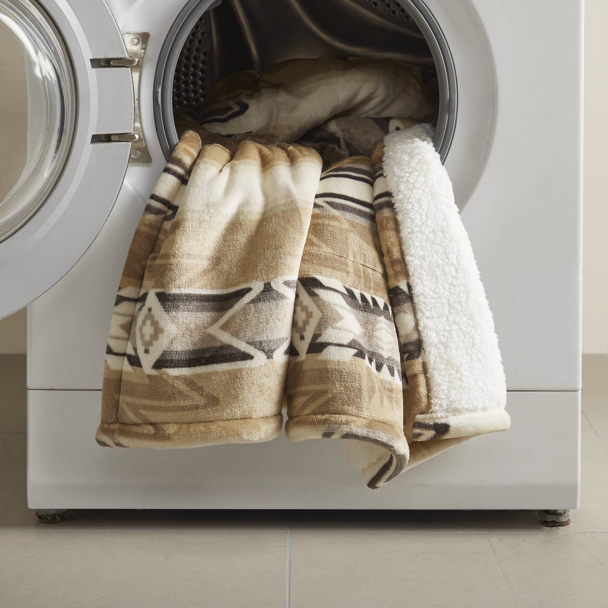 Print Plush To Sherpa - 50X60" Heated Throw - Aztec
