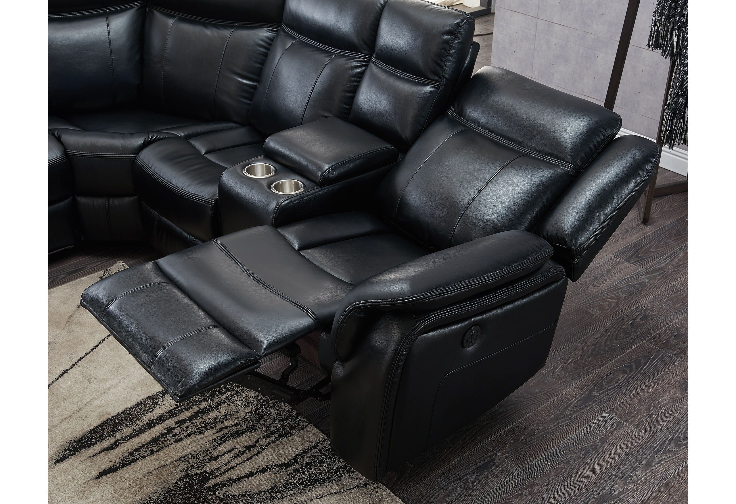 Um02 - Sectional - Black