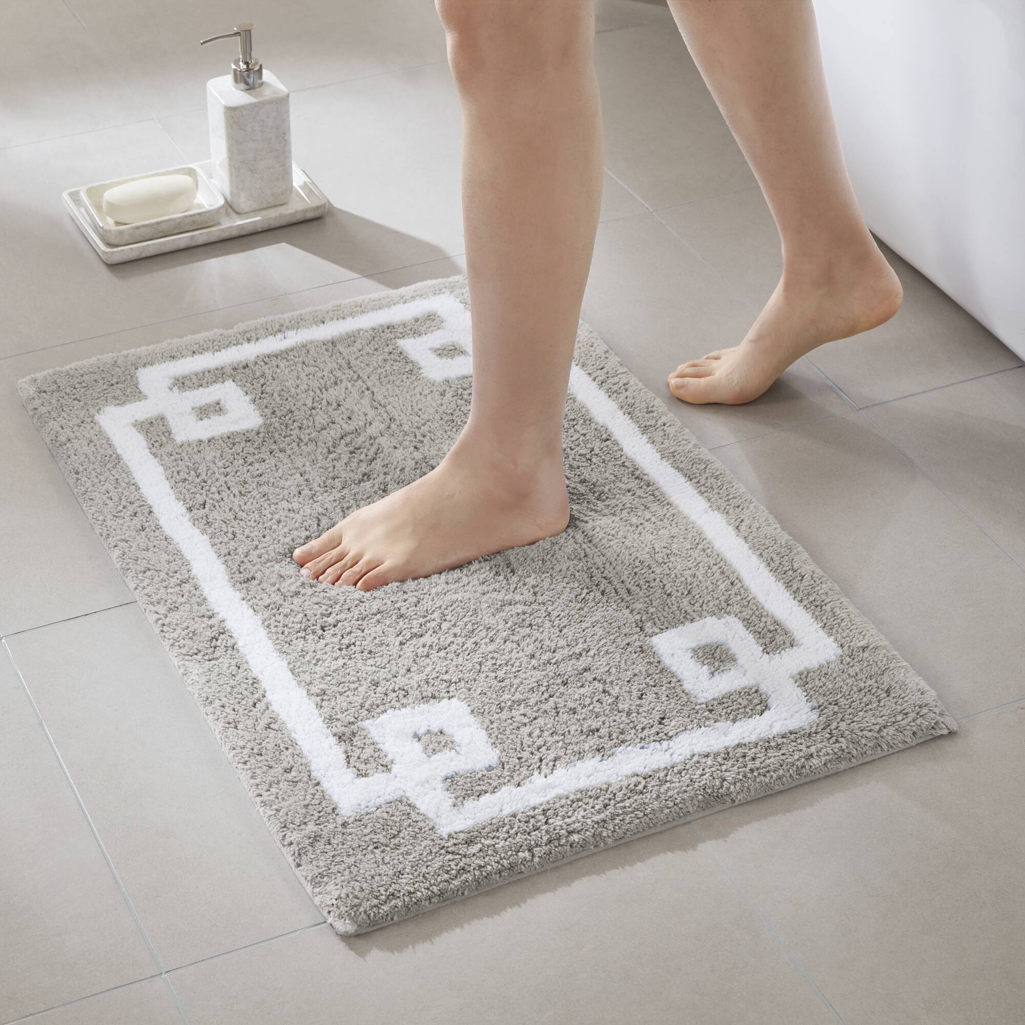 Evan - 24" x 40" Tufted Bath Rug - Gray