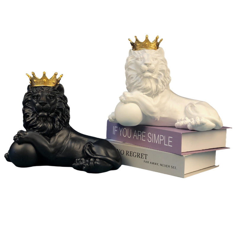 European Style Crown Lion Ornaments Resin Crafts Home Office Porch Decorations