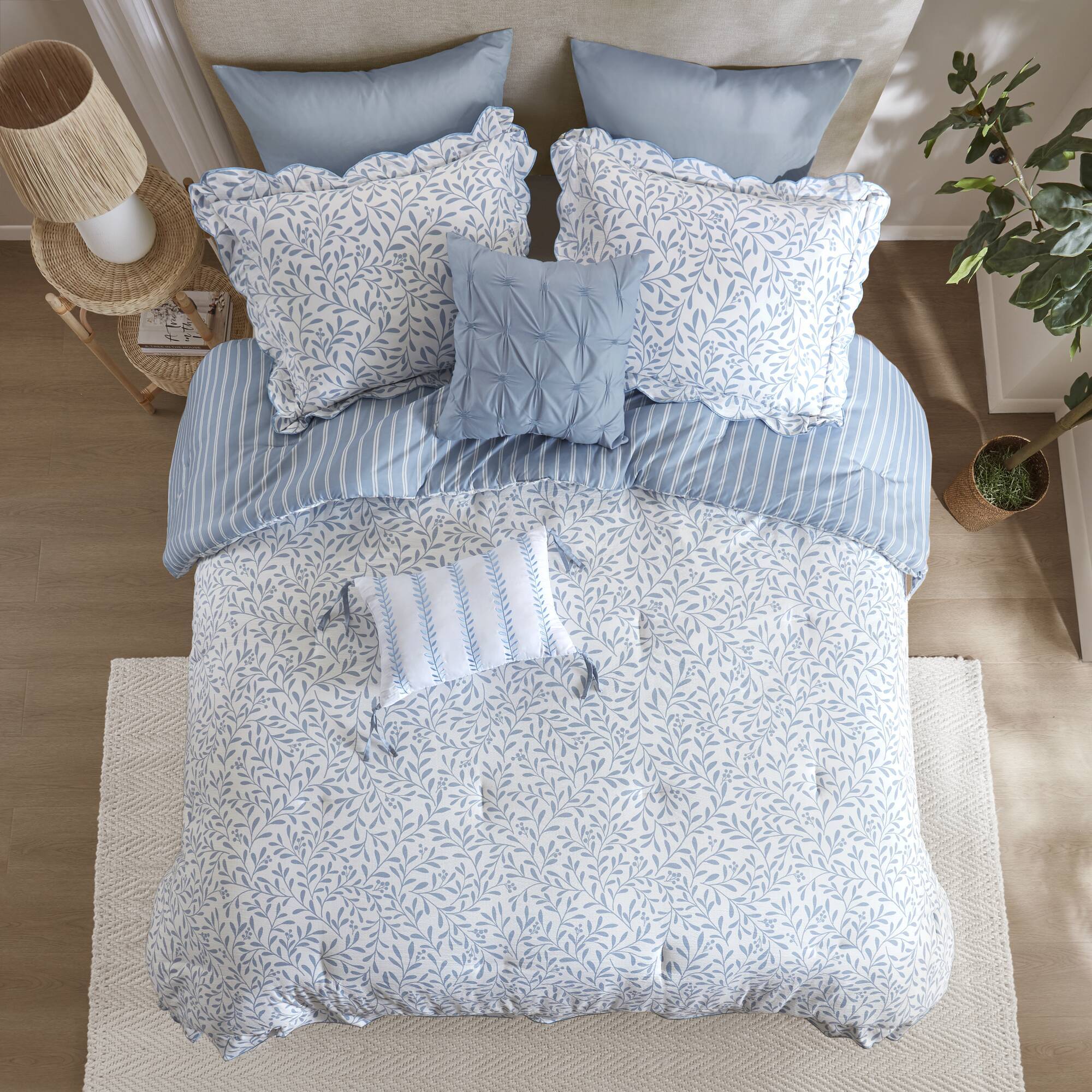 Darcy - 5 Piece King Print Comforter Set - Blue