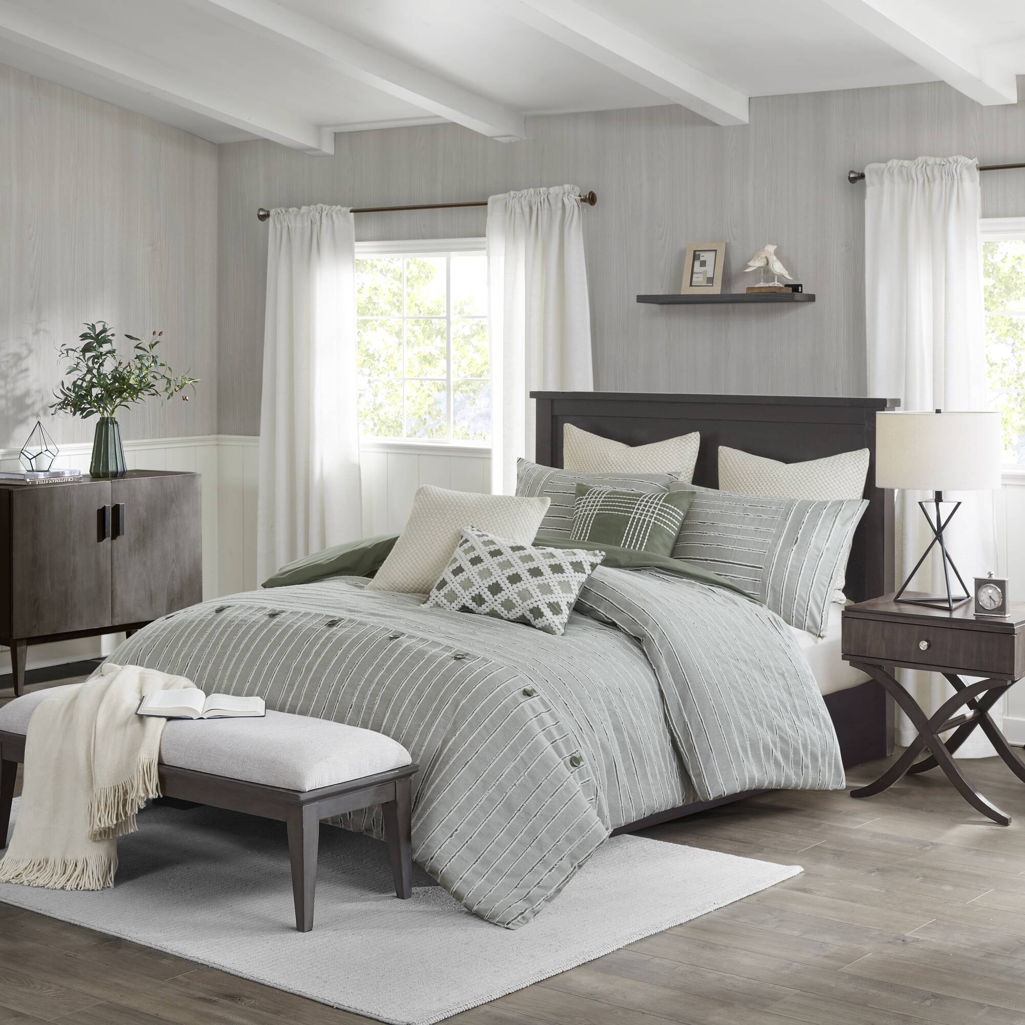 Essence - 9 Piece King Oversized Clipped Comforter Set With Euro Shams And Throw Pillows - Green