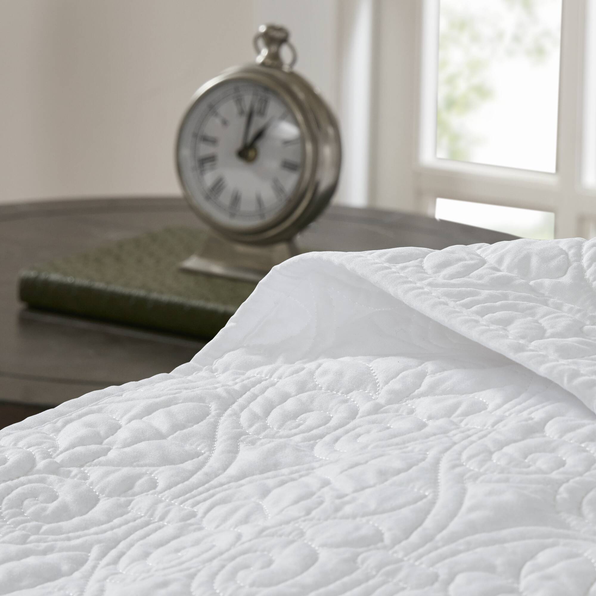 Quebec - Twin Reversible Bedspread Set - White