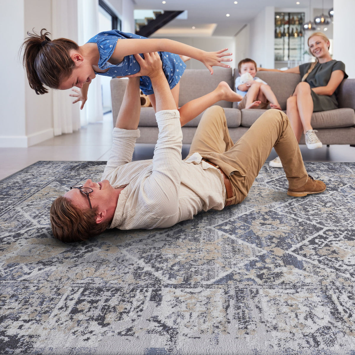 Payas - 5' X 7' Traditional Area Rug - Gray / Blue