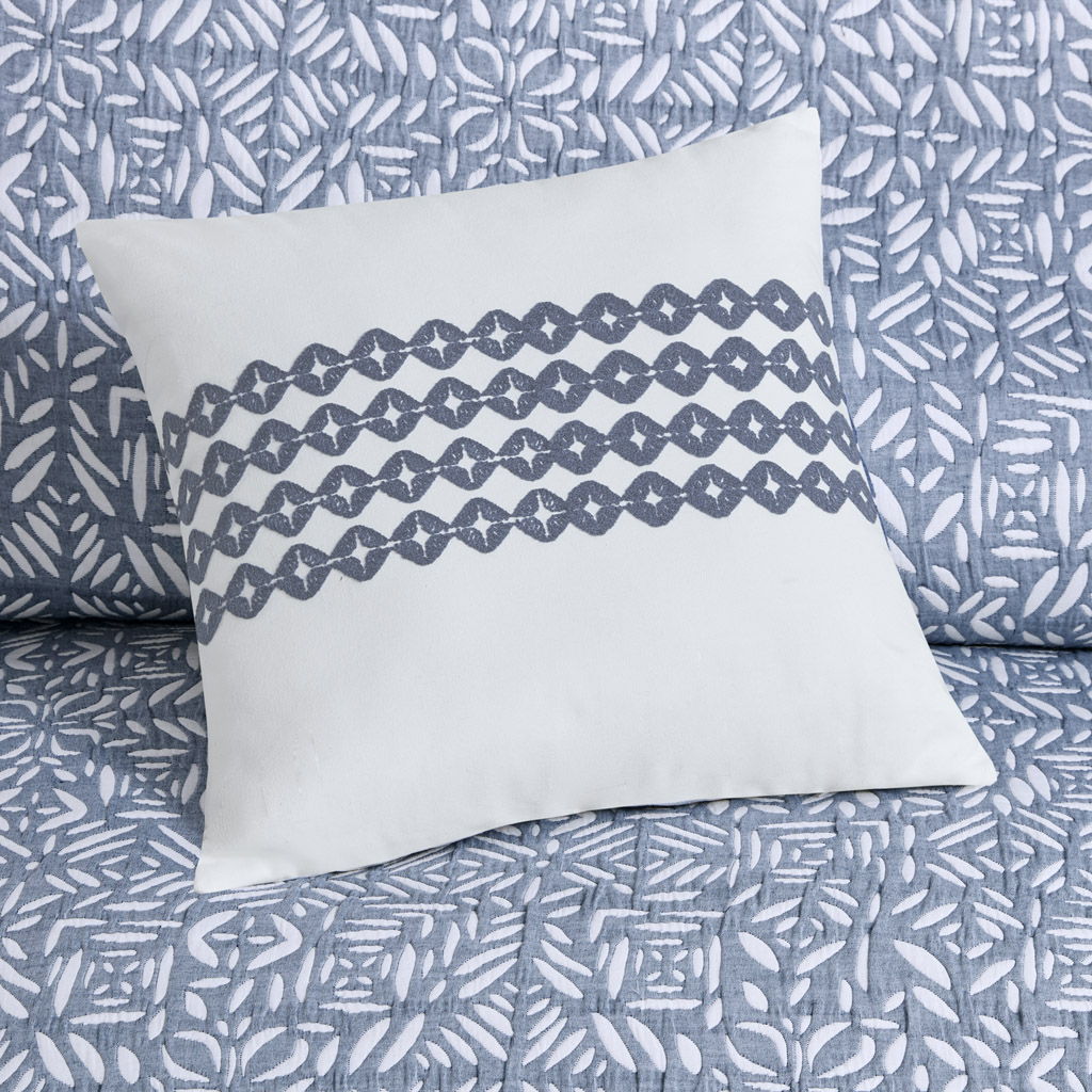 Harmony - 4 Piece King Oversized Reversible Matelasse Coverlet Set With Throw Pillow - Blue