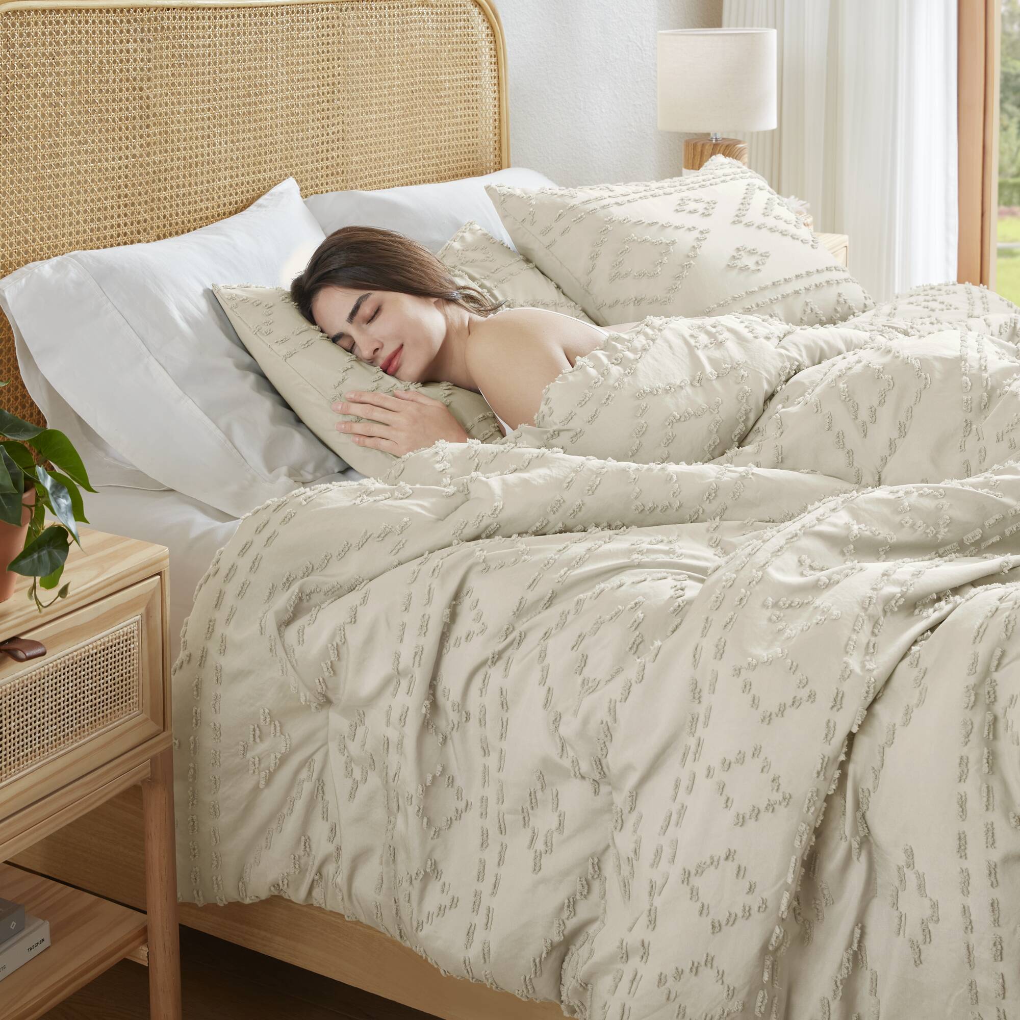 Gigi - King/California King Comforter Mini Set - Beige