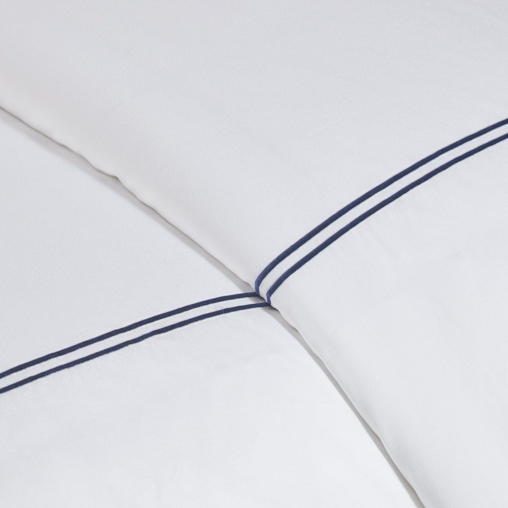 500 Thread Count Luxury - King Sateen Embroidered Duvet Cover Set - White / Navy