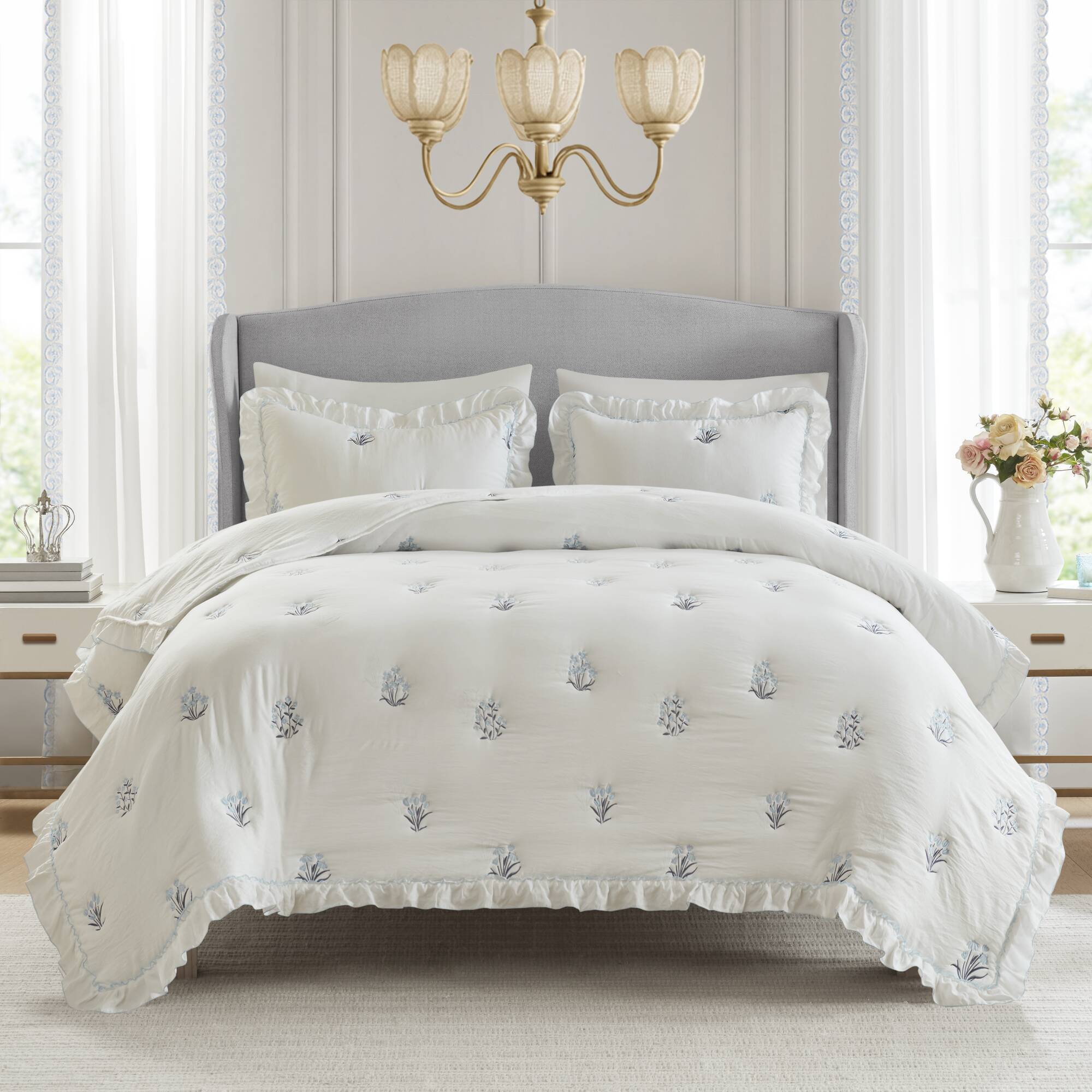 Aglaia - Quilt Set - White / Light Blue