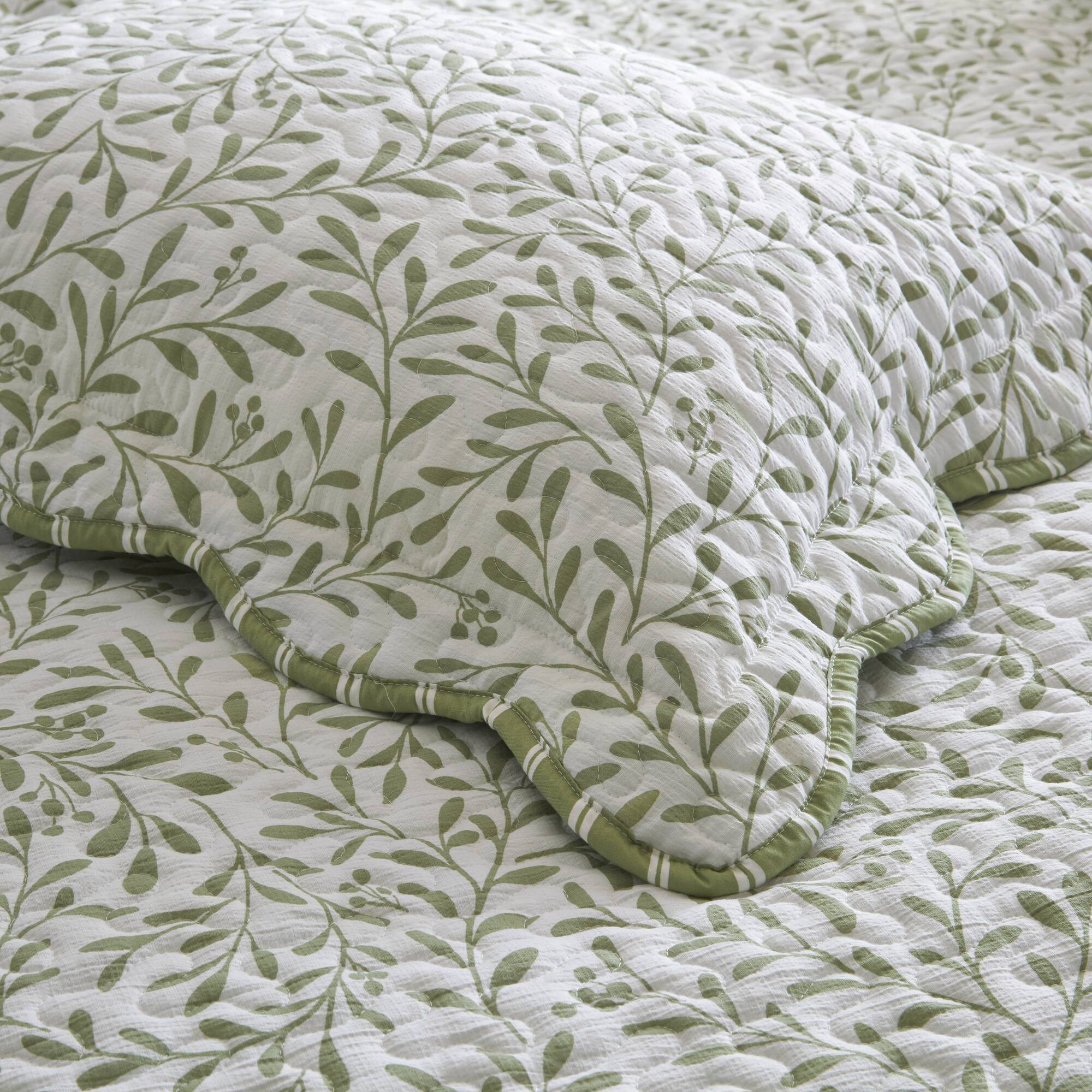 Darcy - 3 Piece Print King Quilt Set - Sage Green