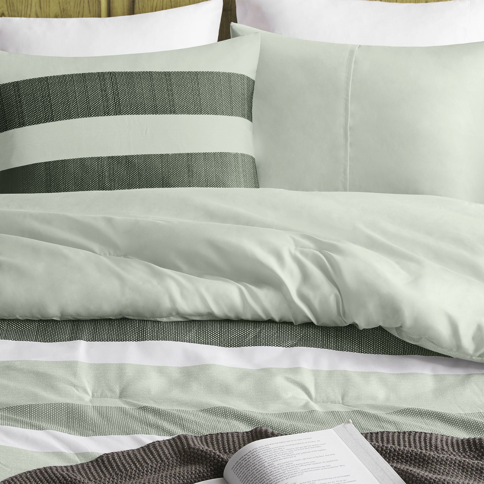 Blais - King Stripe Textured Print Comforter Set - Sage