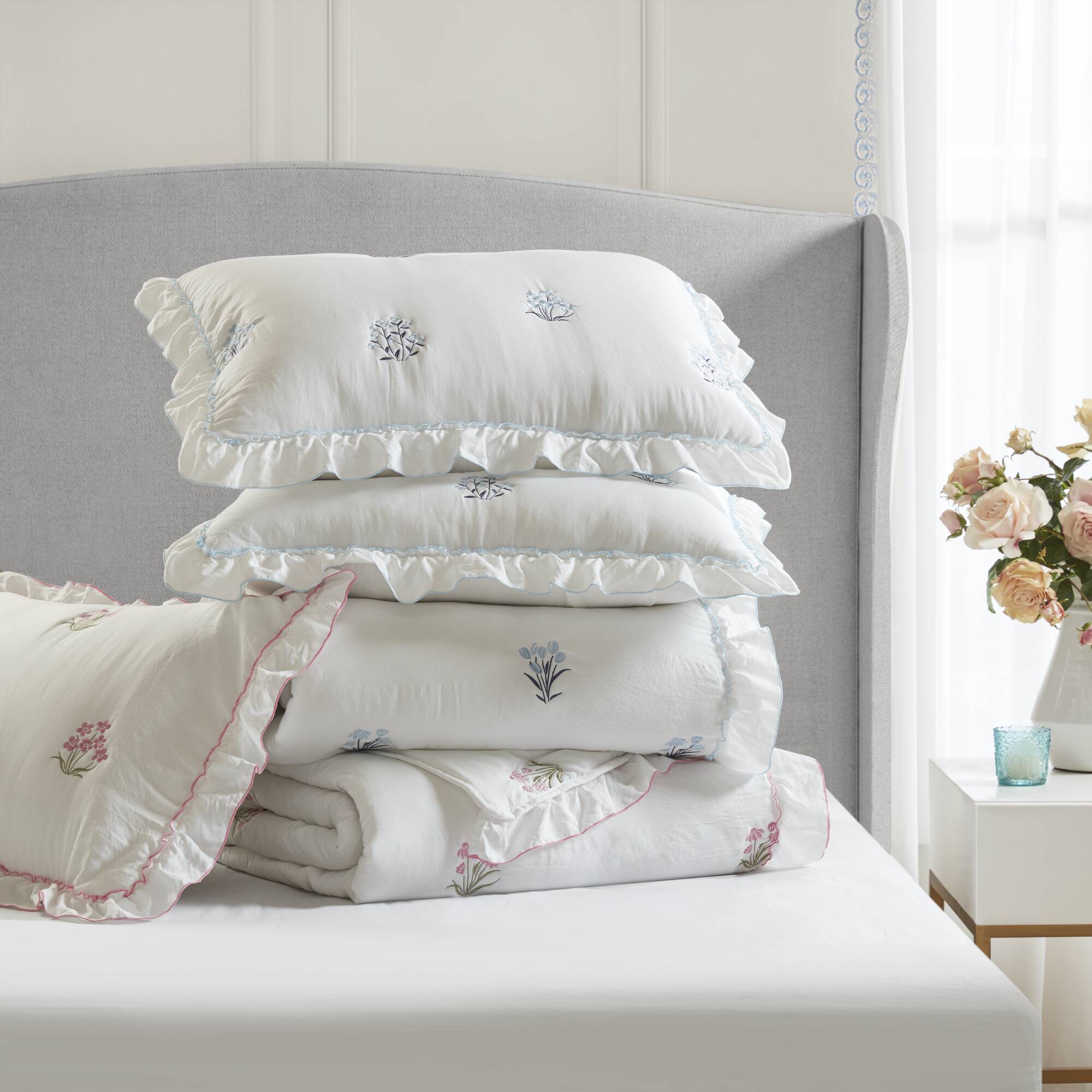 Aglaia - Twin Quilt Set - White / Light Blue
