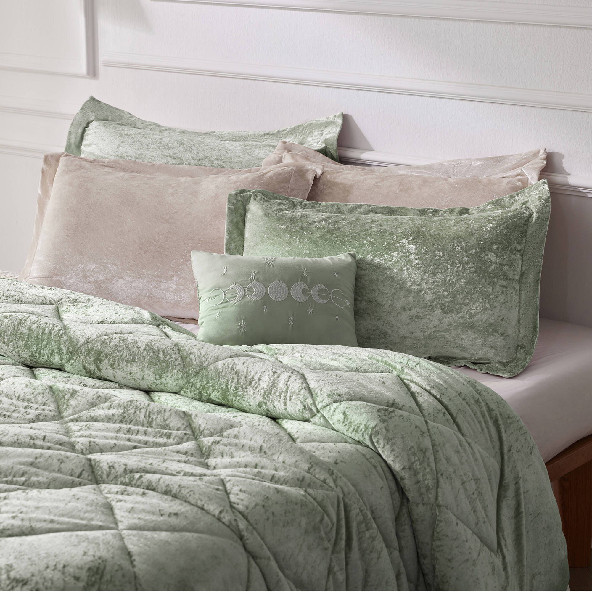 Felicia - Velvet Twin Comforter Set With Throw Pillow - Green